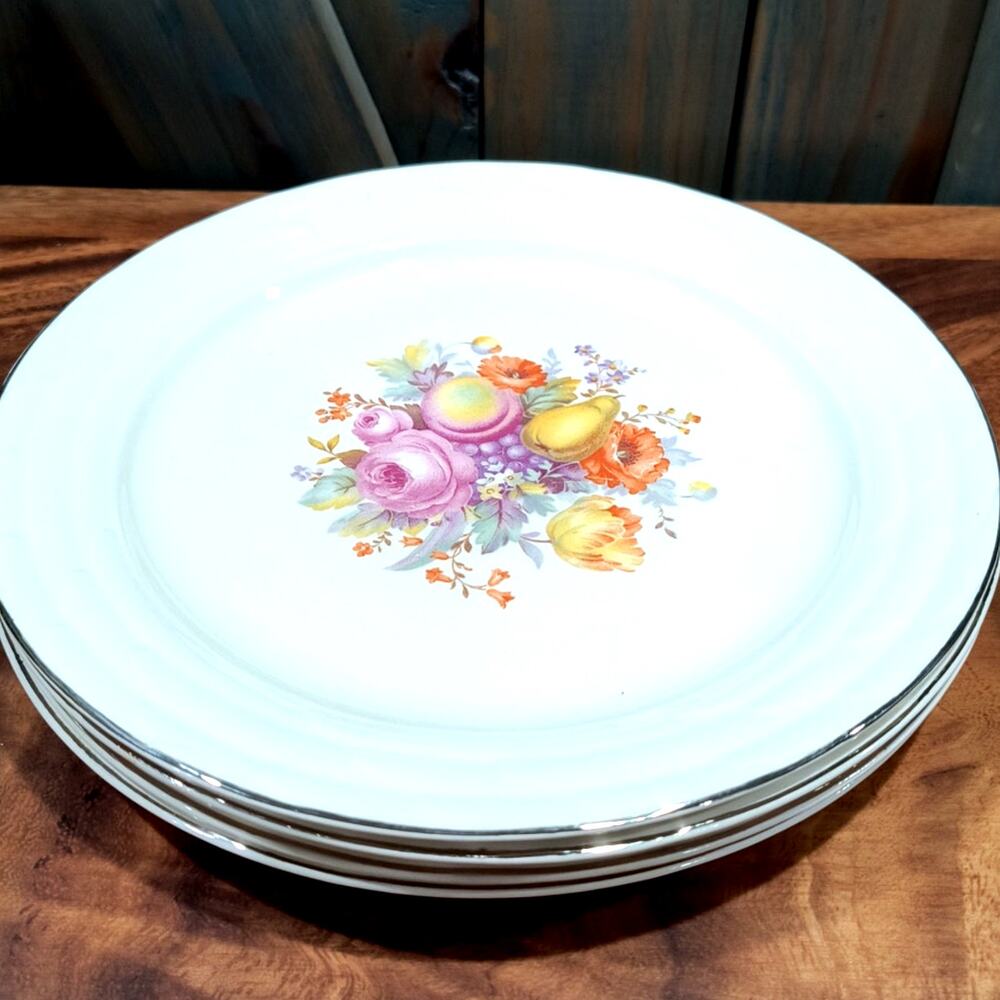 672. Guild Crest Set of 4 Fruit and Floral Dinner Plates